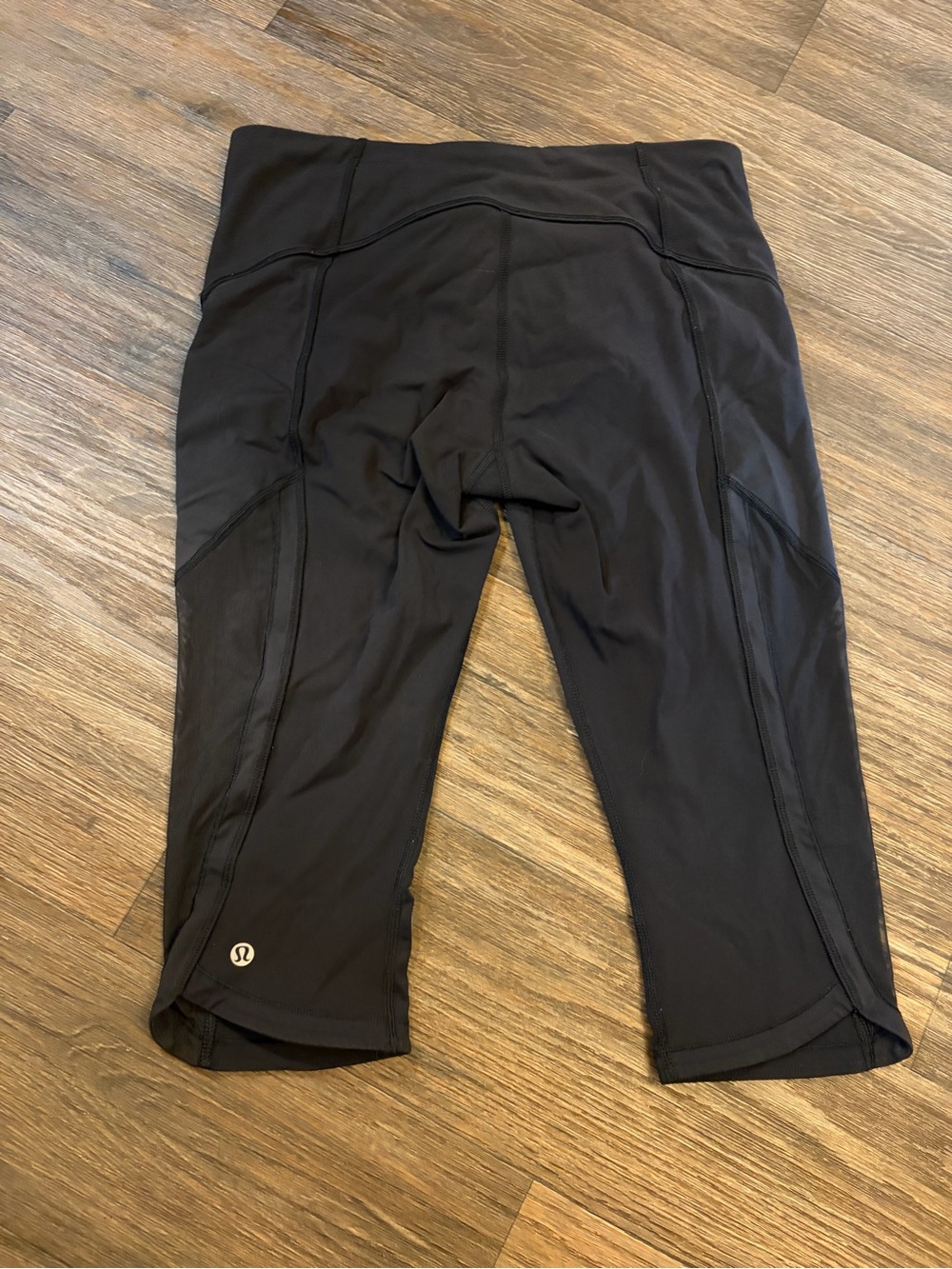 Lululemon Women’s Black Cropped Curved Hem Activewear Leggings Size 10